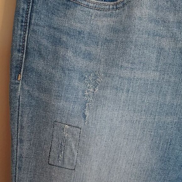 Old Navy LeBoyfriend Jeans 10 - Picture 3 of 8